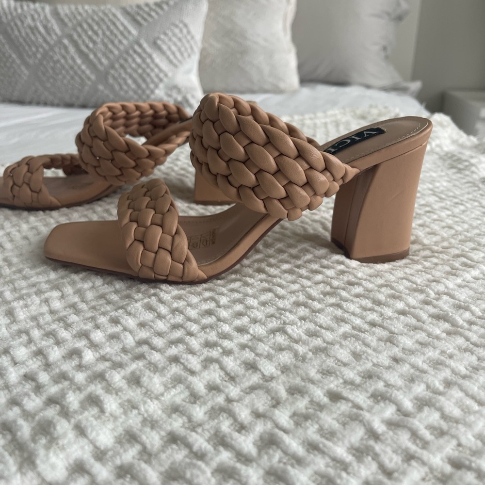 VICI Heels - Picture 2 of 8